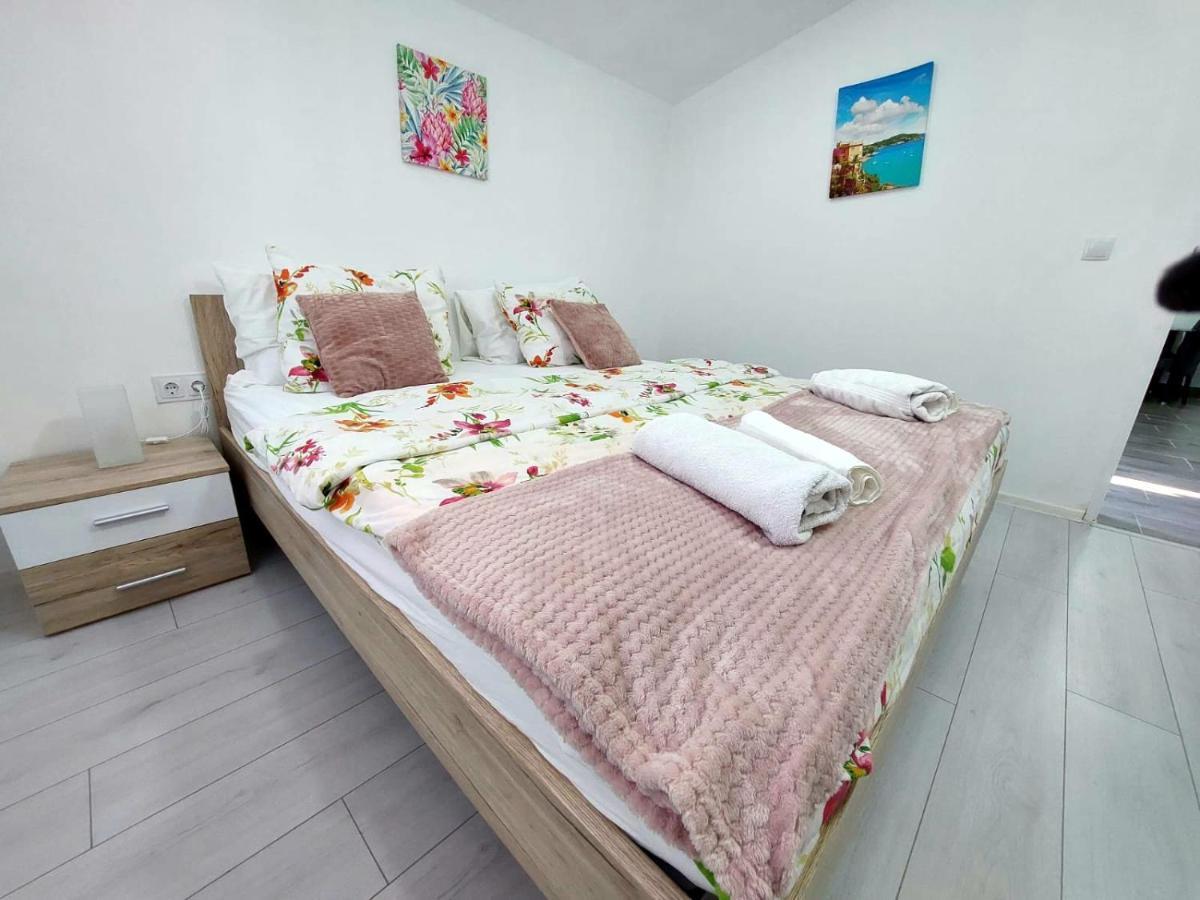 Vila Nejra1 Sa Bazenom Apartment พูลา ภายนอก รูปภาพ