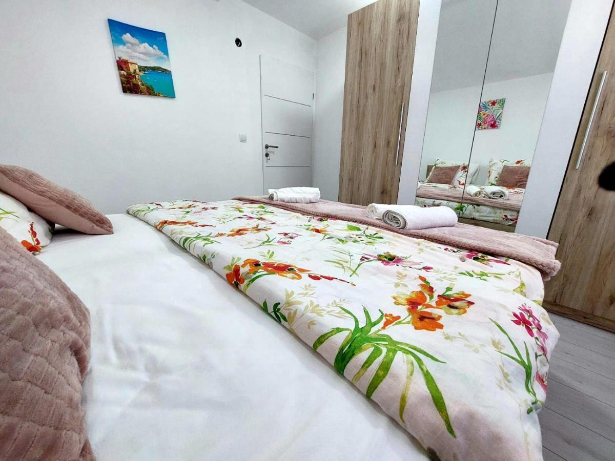 Vila Nejra1 Sa Bazenom Apartment พูลา ภายนอก รูปภาพ